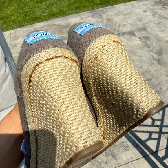TOMS Grey Taupe Canvas Espadrille Wedges | Size W5 | Peep Toe Slip-On - Picture 3 of 10